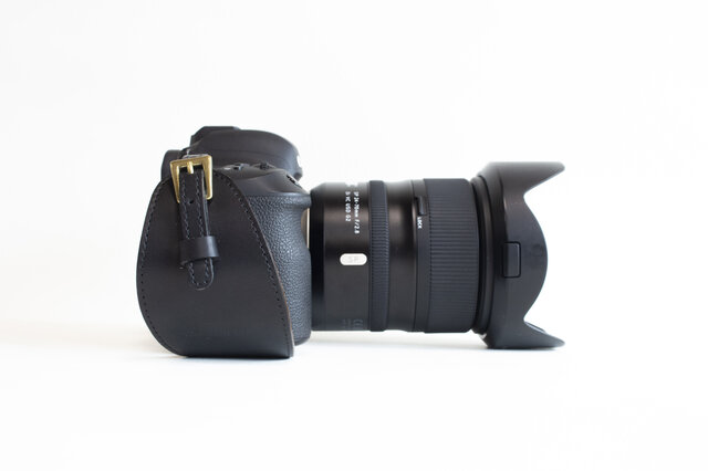 ホールド感アップ！ レザーカメラストラップ ブラック 一眼レフ ミラー