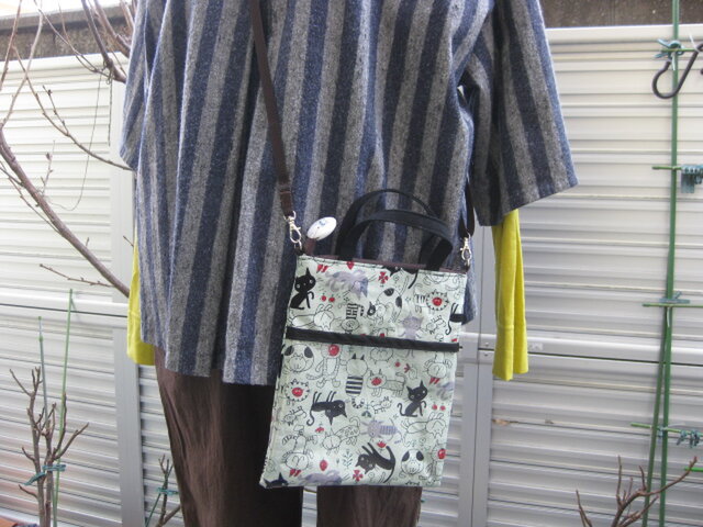 サコッシュ（猫柄） | iichi 日々の暮らしを心地よくする