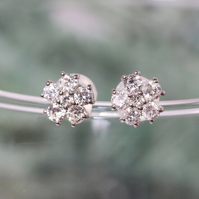 K18　フラワー　ダイヤモンドピアス　0.36ct　18金　花　flower　華　ファッション　アクセサリー