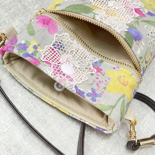 ♥♥スマホショルダー：カラフルな花柄にベビーピンクのレース