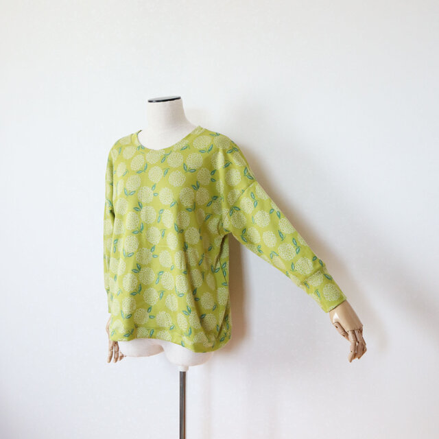 ピスタチオグリーンの花模様ジャガードニット　