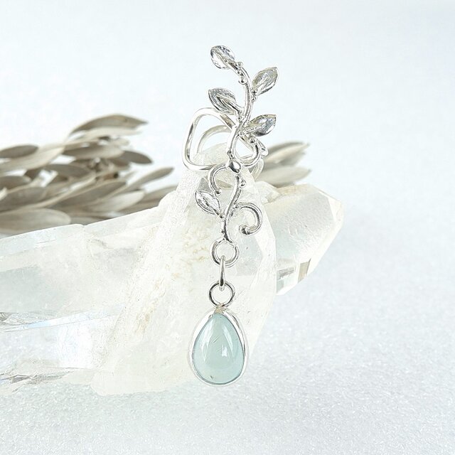 ミルキーアクアマリンの蔓飾りイヤーカフ（左耳用） 天然石アクセサリー　一点物