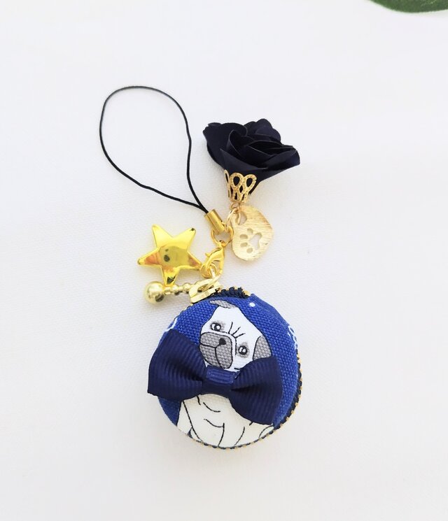 リボンのパグちゃんマカロンポーチ（ネイビー）