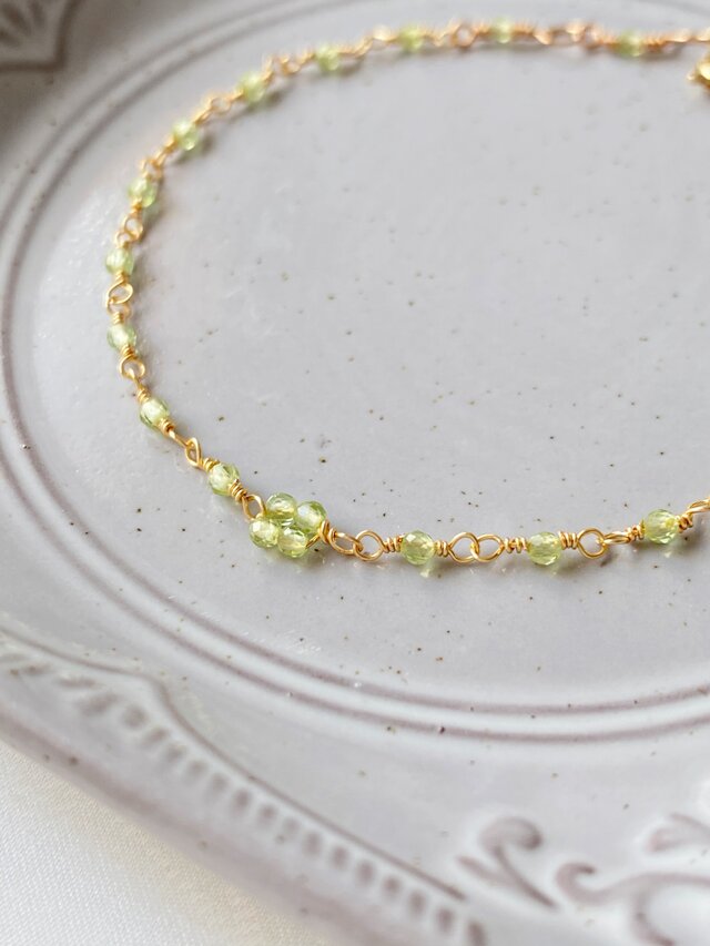 14kgf 宝石質 極小ペリドット　小さいお花のブレスレット　ac/477