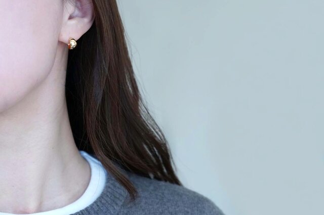 送料無料】K18 ムーンフープピアス 7mm×10mm ペア | iichi 日々の