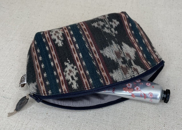 ファスナーポーチ【サウ島・絣布】 | iichi 日々の暮らしを心地よく