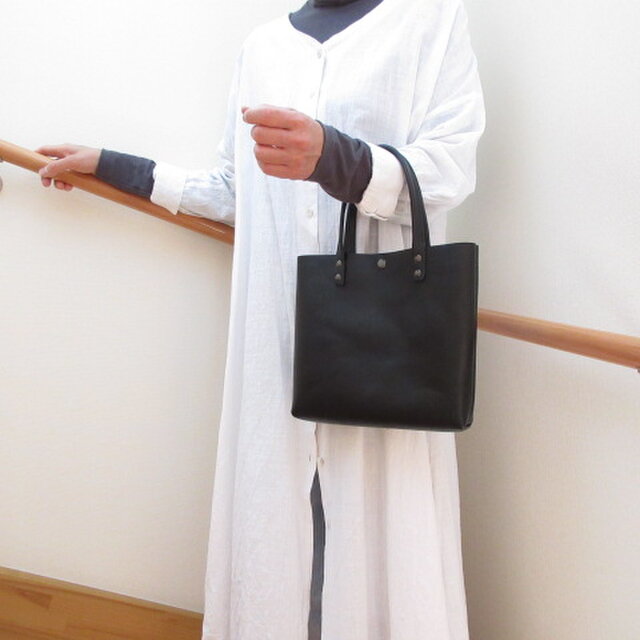 《牛革》new♪スクエアミニトート・マイクロシュリンク・ブラック・0459