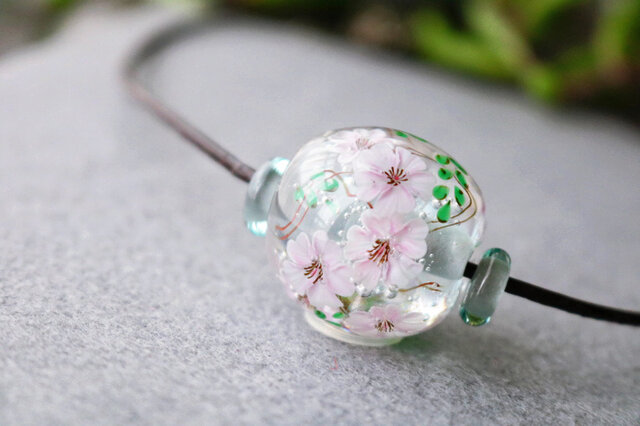 桜のとんぼ玉（ガラス玉） | iichi 日々の暮らしを心地よくする