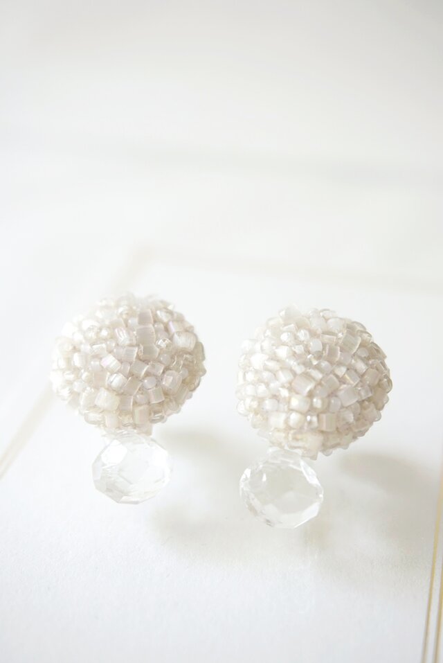 【 kiira -02】アンティークビーズ手刺繍ピアス