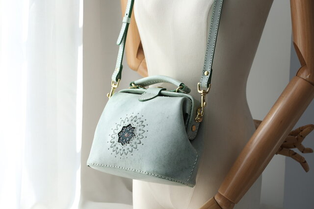 雪華 雪の結晶 がま口バッグ 手作りのレザーショルダーバッグ