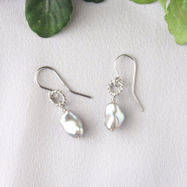 【販売中】Twist Ring Pierce（淡水ケシパール）