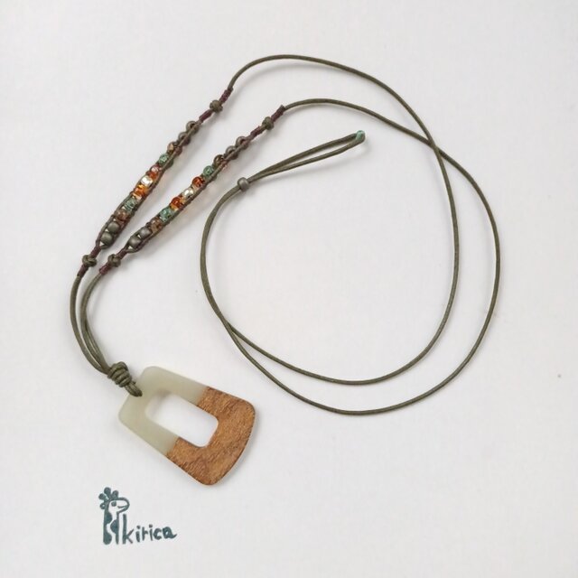 モスグリーンの大粒ビーズネックレス・メガネホルダー（#1066)(受注製作 残数1)