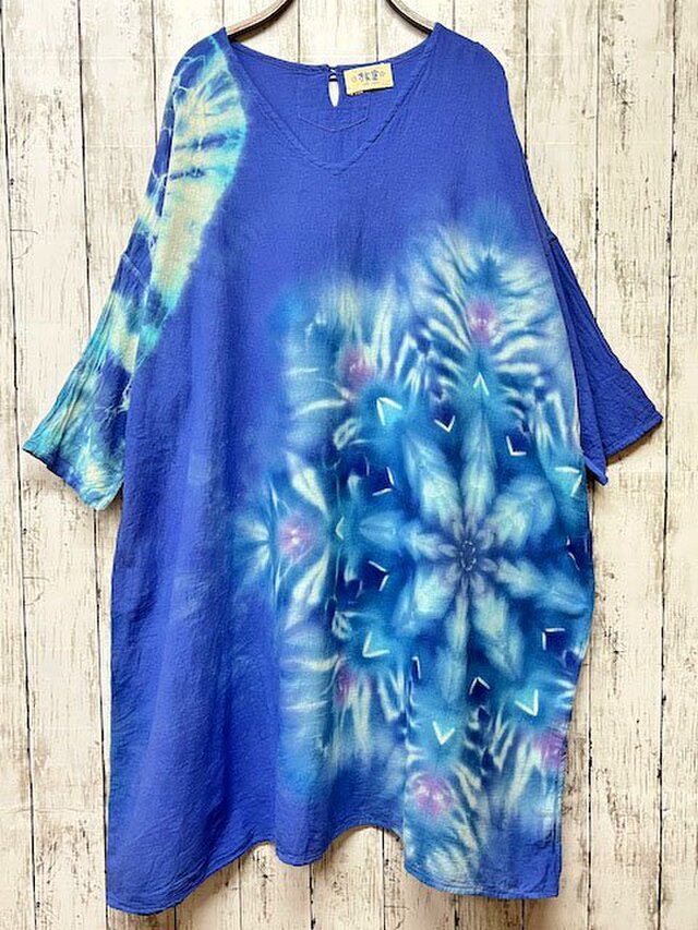 タイダイ染め　ゆったりワンピース　深みのある紺藍色に幻想的なスノーフレイク　　Hippies Dye最新作 HD18-96