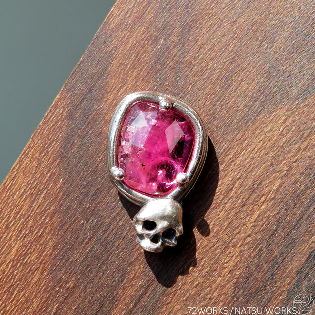 ピンクトルマリン ブローチ / Pink Tourmaline Skull Brooch | iichi