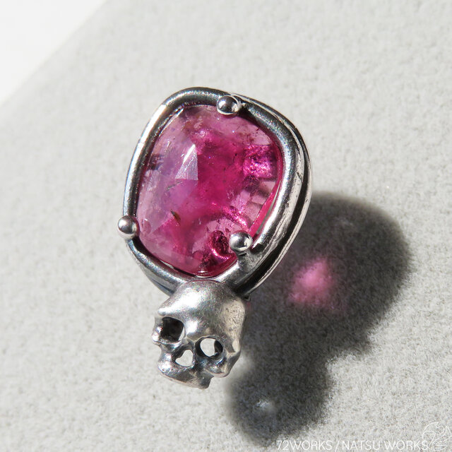 ピンクトルマリン ブローチ / Pink Tourmaline Skull Brooch | iichi