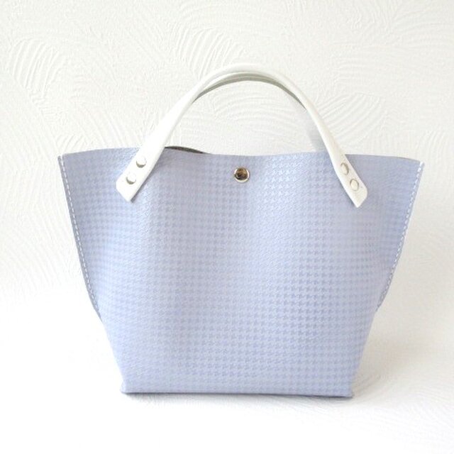 【アウトレットライン】《牛革》底マチワイド・ライトパープル・型押し千鳥格子・一枚革のミニトート・0364