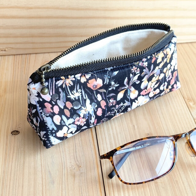 リバティ　めがねポーチ　スタンドポーチ＜Felda＞(フェルダ)ZE