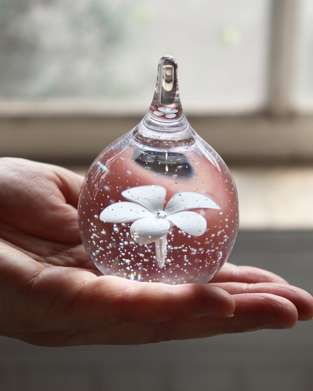 クリスタルガラス「水中花のリングホルダー（ペーパーウェイト）」雨粒