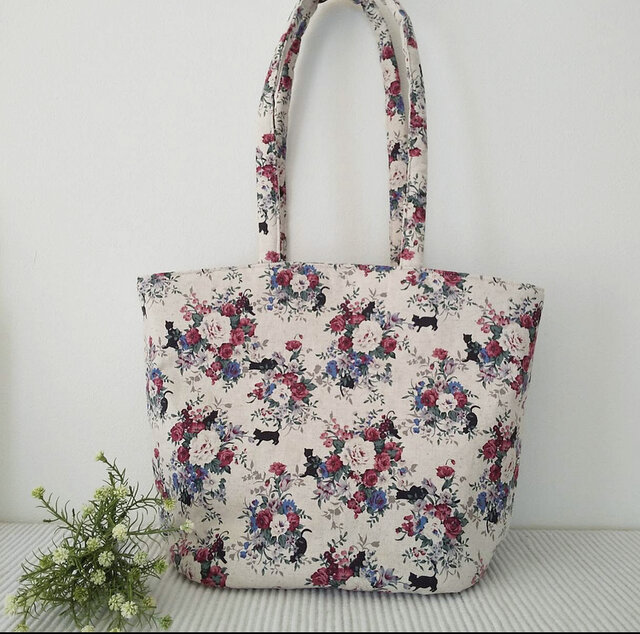 黒ねこ♡花柄トートbag | iichi 日々の暮らしを心地よくする