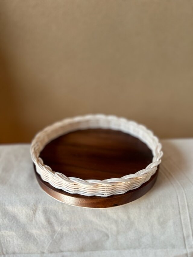 木と籐のトレー　アカシア材