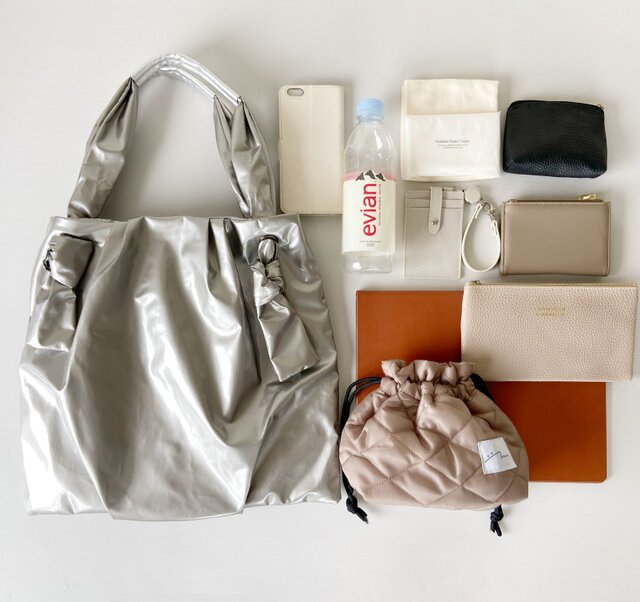 ふんわり＊軽量撥水エナメルトート＊シャンパンゴールド＊A4収納可能