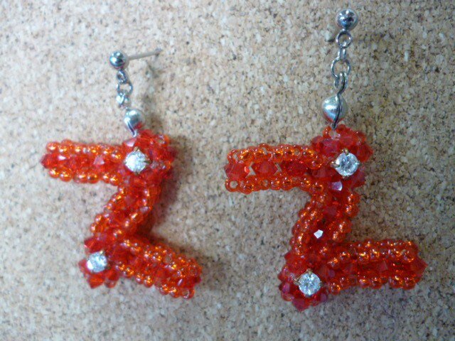 Zピアス(レッド) | iichi 日々の暮らしを心地よくする