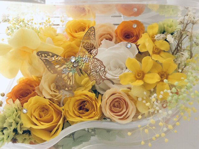 プリザーブドフラワー/ピアノアレンジ黄色の花と蝶々の明るい音（フラワーケースリボンラッピングつき） iichi  ハンドメイド・アンティーク・食品・ギフト・手作り