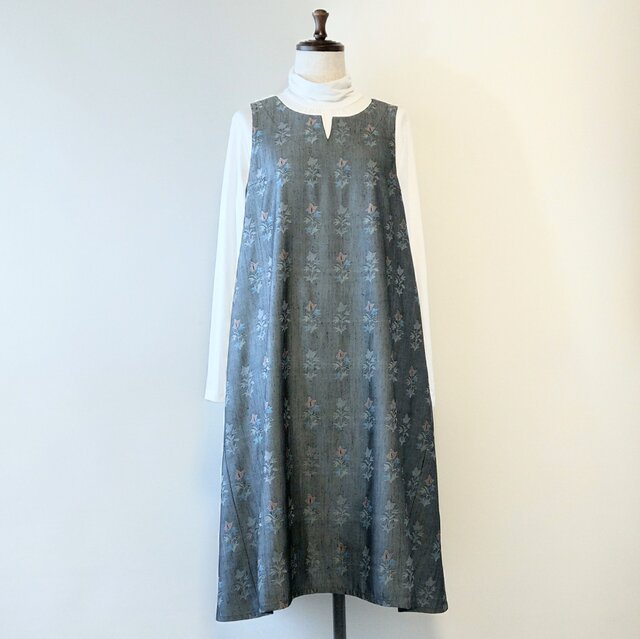 着物リメイク キーネックのワンピース ダンガリー風に花 | iichi