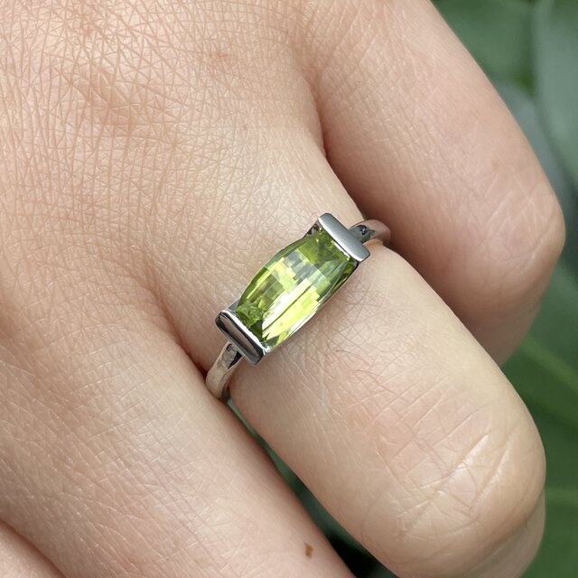 ペリドット　LSQ10×5　ピクセルカット　シルバーSV925リング