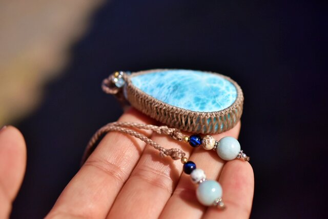 大きくて美しい！大粒ラリマーの天然石マクラメ編みネックレス♪♪♪ 大きくて美しい！大粒ラリマーの天然石マクラメ編みネックレス