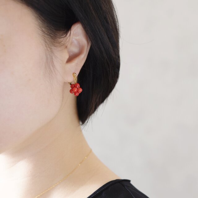 イヤリング】木苺 ベリー Ⅱ・赤珊瑚 | iichi 日々の暮らしを心地よく