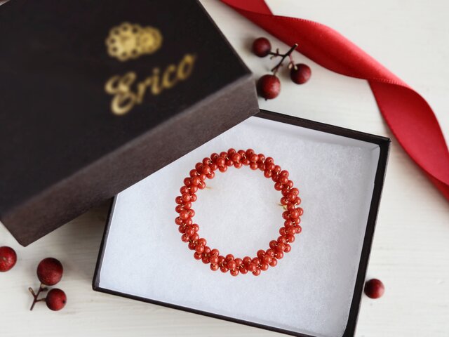 ブローチ・中サイズ】天然色の本赤珊瑚 リース・還暦祝いにも | iichi