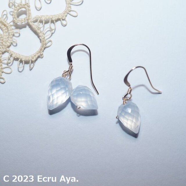 *春の宵*宝石質アイスクォーツのフラワーバドのピアス