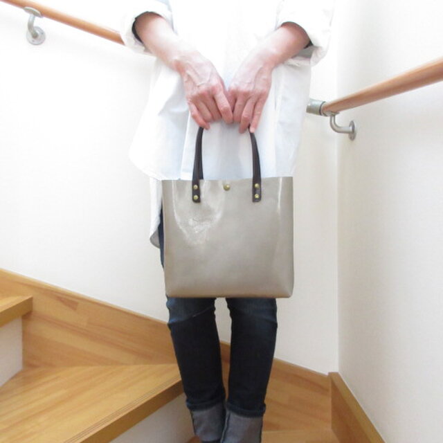 《牛革》new♪スクエアミニトート・ソフトエナメル・ライトパールベージュ・0478