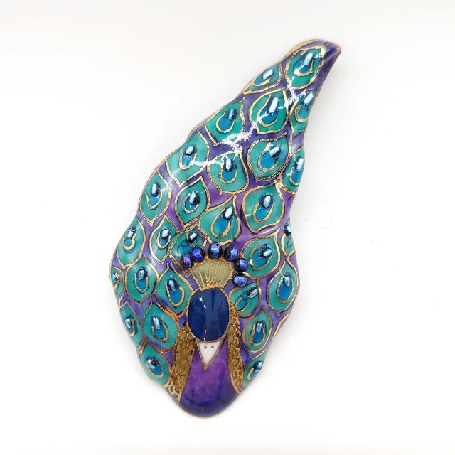 孔雀(正面・閉じた姿)の七宝焼ブローチ【受注制作】