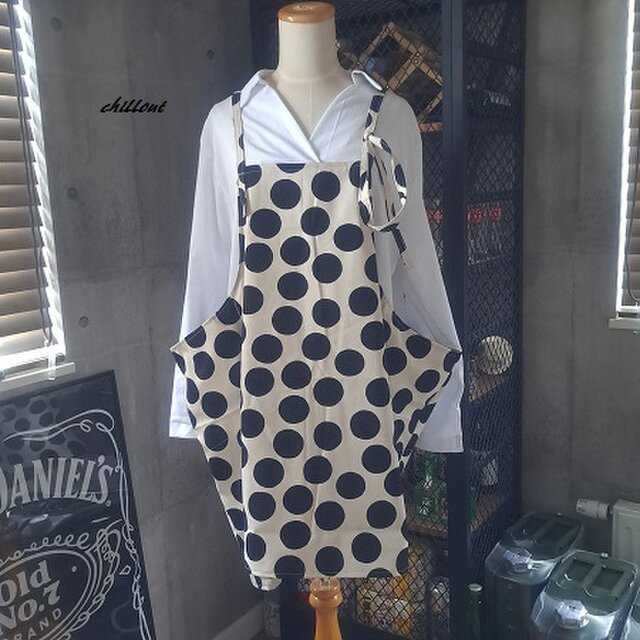 【背中がかわいい】エプロンドレス：ブラックドット【0550】