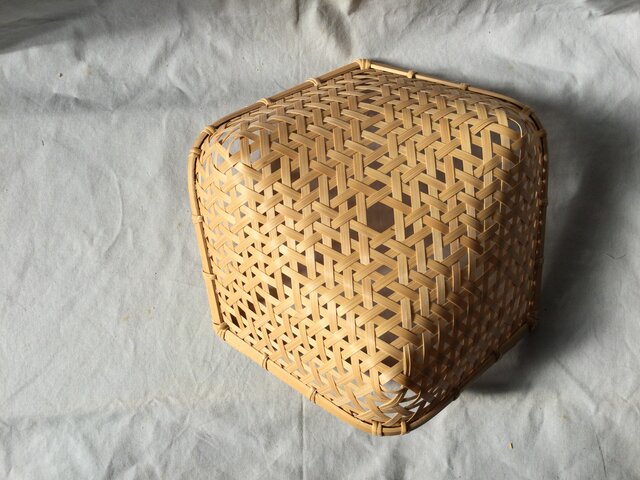 年始特別価格花入れかご　竹かご　麻の葉編み　ハンドメイド　〈2〉 ちょっと小さなかご・麻の葉編み盛りかご(表皮みがき) | iichi 日々の