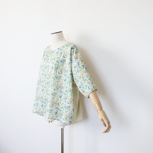 リバティ　フェアリーテイルフォレストのゆったりトップス