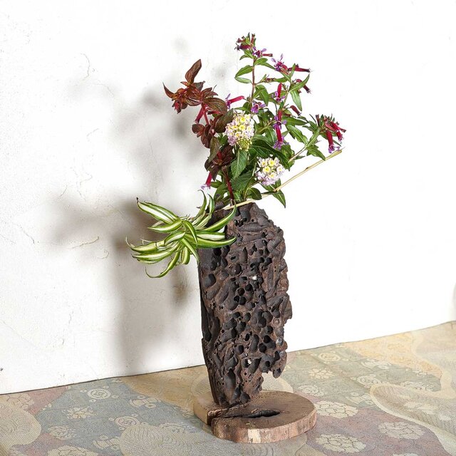 流木の花器、フラワーベース 一輪挿し 木の花瓶 wood vase 小さな花瓶 