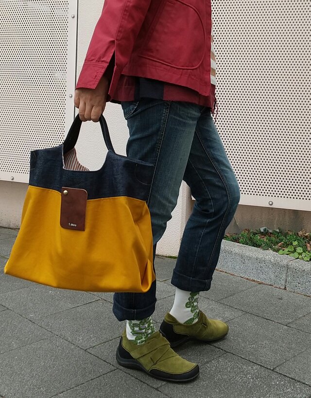 デニムとマスタードカラー帆布のバッグ