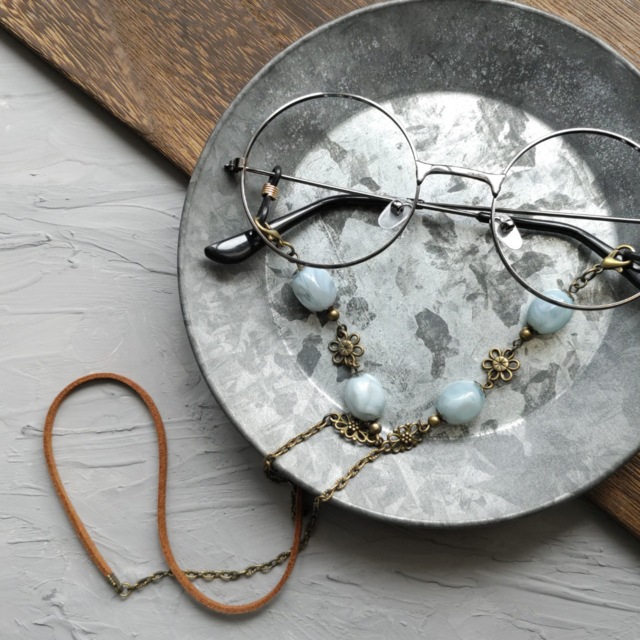 ミルクグリーンのアンティーク風マスクストラップ・グラスコード　Mindy