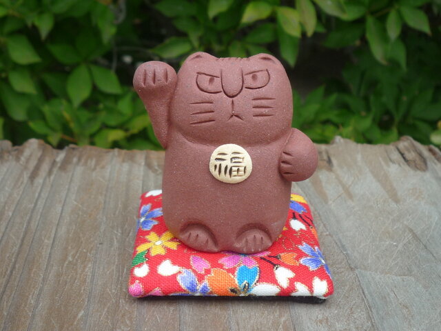 小さい招き猫 1 | iichi 日々の暮らしを心地よくするハンドメイドや