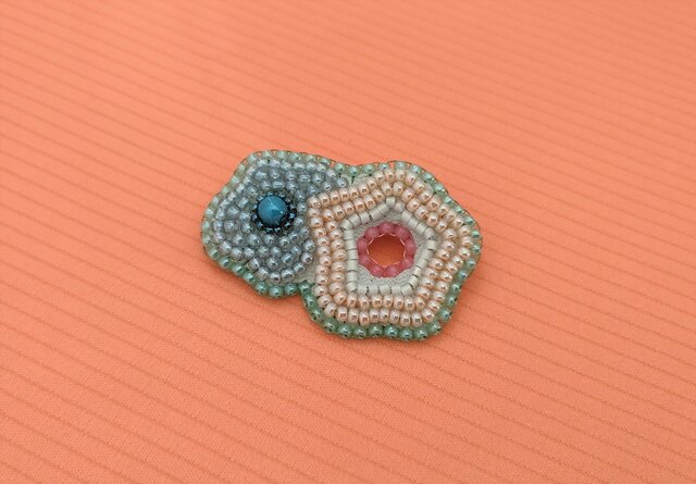 two flowers brooch | iichi 日々の暮らしを心地よくするハンドメイド