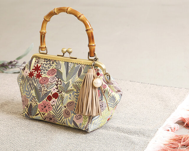 妖精の森「イエロー」バンブーハンドルフレームクラッチポーチ | iichi