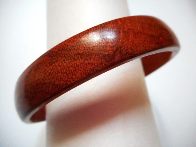 木のバングル さくら | iichi 日々の暮らしを心地よくするハンドメイド