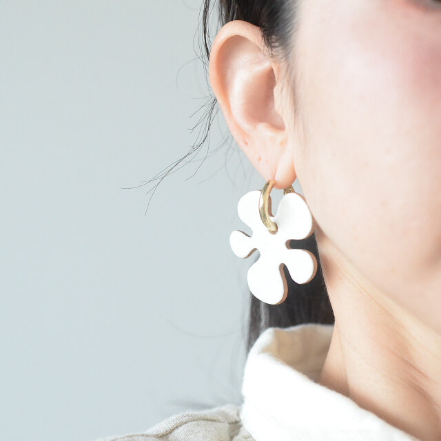 Cookie Flower【レザーピアス/イヤリング】“white” | iichi 日々の