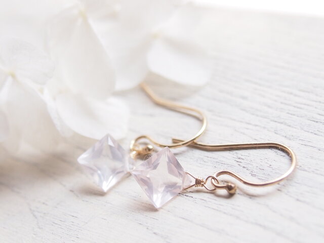 ローズクォーツのシンプルピアス（14kgf）／イヤリング | iichi 日々の