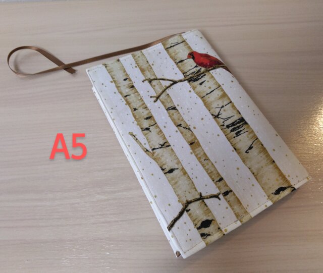 赤鳥柄 ブックカバー A5サイズ | iichi 日々の暮らしを心地よくする