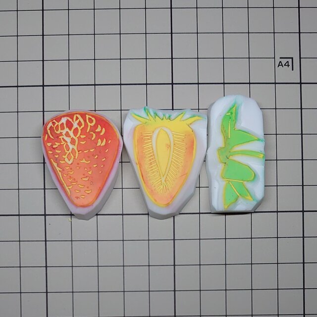 消しゴムはんこNo.374 いちごのカップケーキ シマエナガ