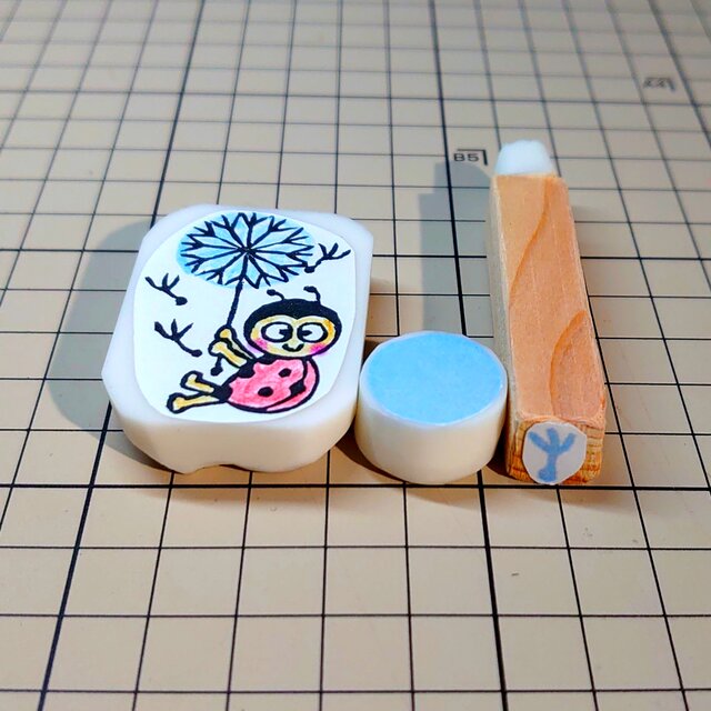 消しゴムはんこ「てんとう虫・綿毛」3個 | iichi 日々の暮らしを